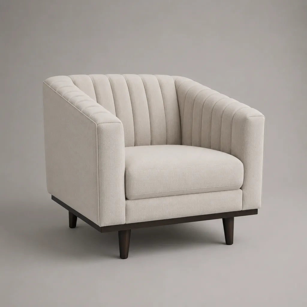 Fauteuil rembourré en tissu beige clair avec dossier arrondi et pieds en bois, 84 × 81 × 82 cm